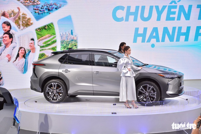 Chi tiết Toyota bZ4X tại VMS 2022: SUV điện tầm trung sáng cửa bán đại trà tại Việt Nam - Ảnh 1.