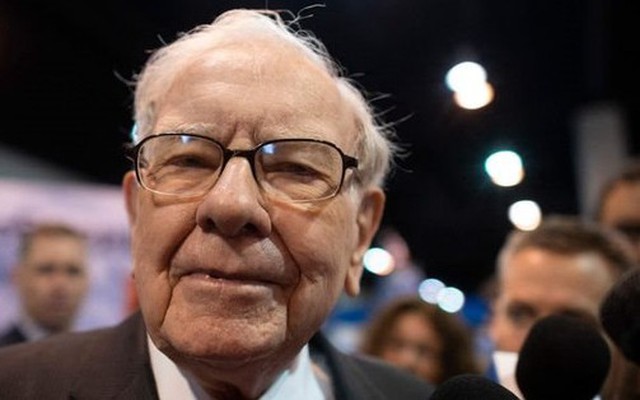 Warren Buffett chỉ ra sai lầm lớn nhất về tiền bạc mà ai cũng mắc phải, và 1 động tác đơn giản sẽ giải quyết được vấn đề