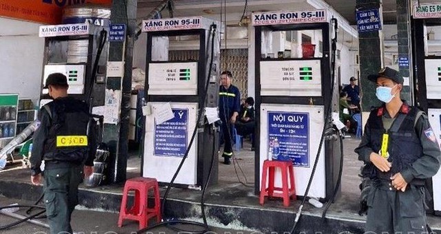 Phi vụ đánh tháo hàng triệu lít xăng lậu ngoài khơi sau cuộc điện thoại ẩn danh - Ảnh 2.