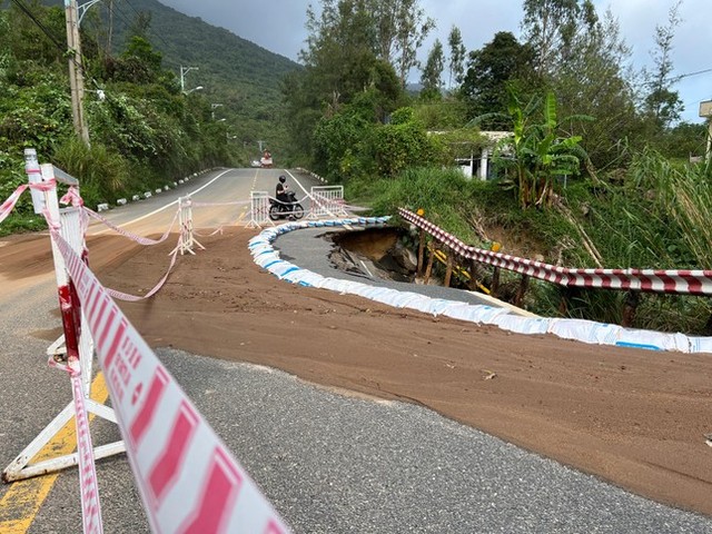 Cung đường đẹp nhất Đà Nẵng vẫn hoang tàn sau mưa lịch sử 2 tuần trước - Ảnh 3.