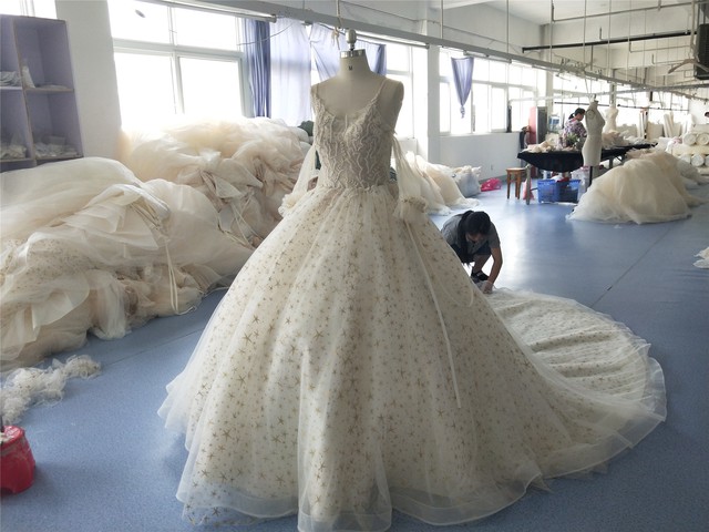 Trấn Đinh Tập - Nơi sản xuất váy cưới lớn nhất Trung Quốc - Ảnh 5.