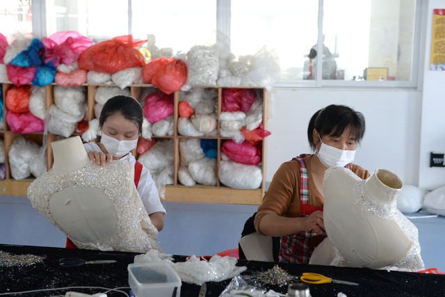 Trấn Đinh Tập - Nơi sản xuất váy cưới lớn nhất Trung Quốc - Ảnh 4.