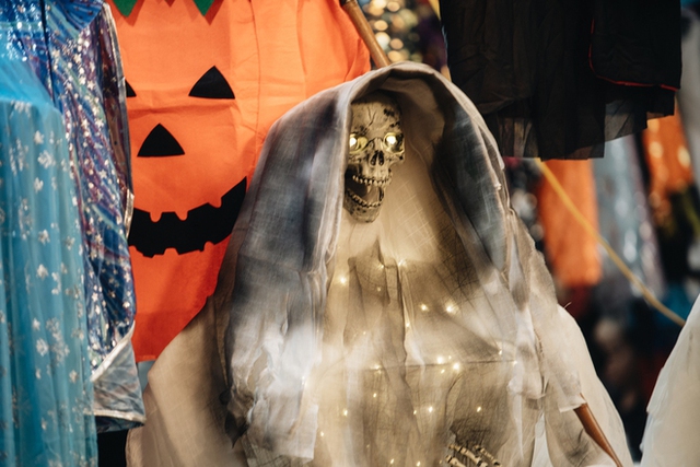 Chưa tới Halloween mà phố Hàng Mã đã đông nghịt người đến mua sắm, chụp ảnh  - Ảnh 10.