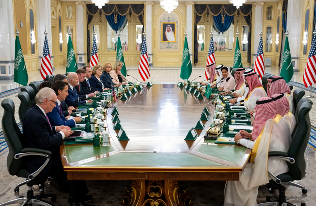 Sự đổ bể của ‘thỏa thuận dầu bí mật’ giữa Mỹ và Ả Rập Xê-út - Ảnh 2.