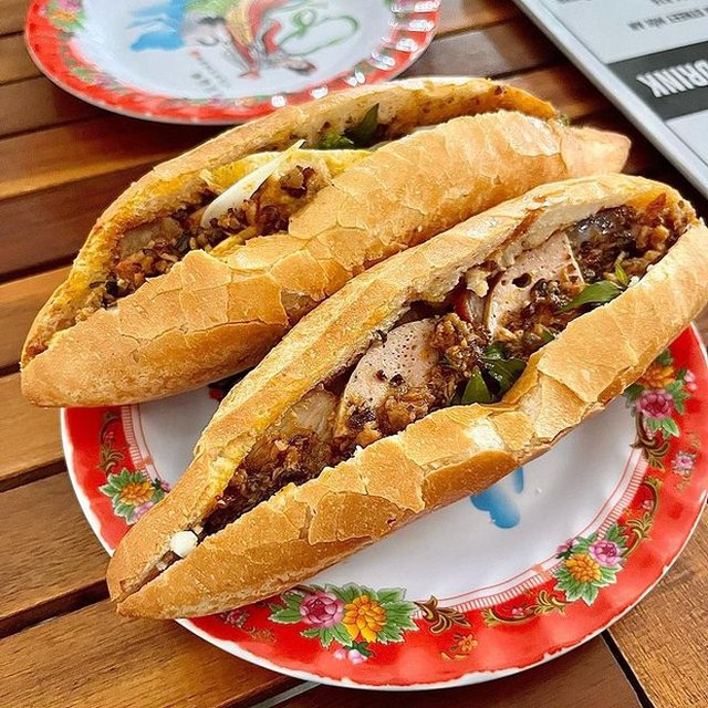 Tiệm bánh mì nữ hoàng ở Hội An được nhiều khách nước ngoài khen là ngon nhất thế giới - Ảnh 10.