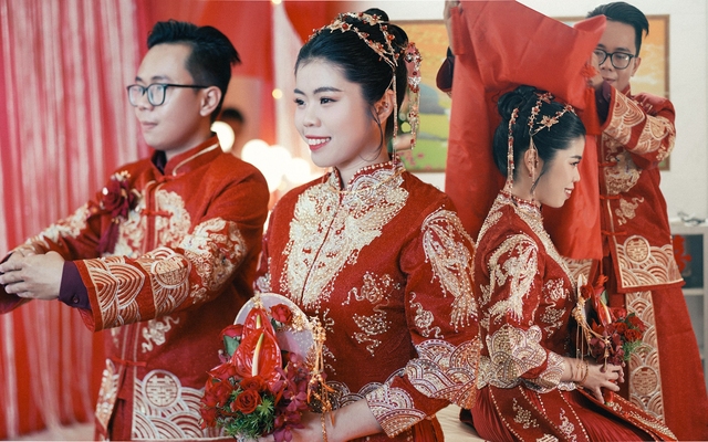 Traditional Chinese wedding costs 300 million in An Giang: Meticulous to every detail - Photo 2.