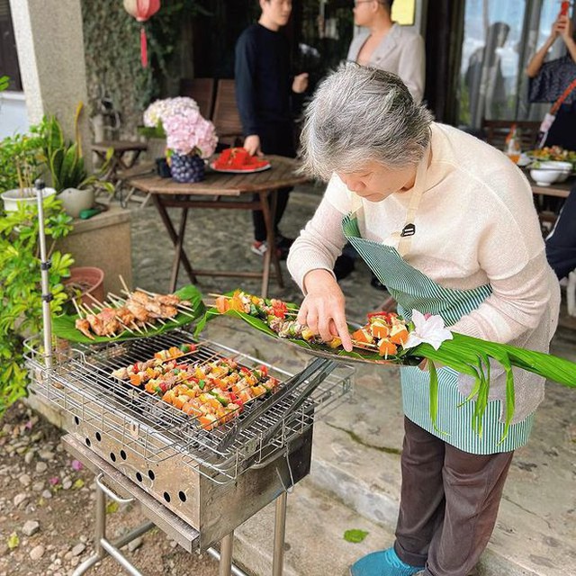  Đà Lạt có quán ăn chẳng giống ai: Không có thực đơn, muốn ăn món gì cô chủ sẽ tự tay nấu món đó  - Ảnh 19.