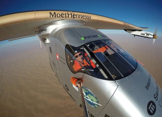 Hành trình của máy bay năng lượng mặt trời vòng quanh thế giới không tốn 1 giọt nhiên liệu - Ảnh 13.