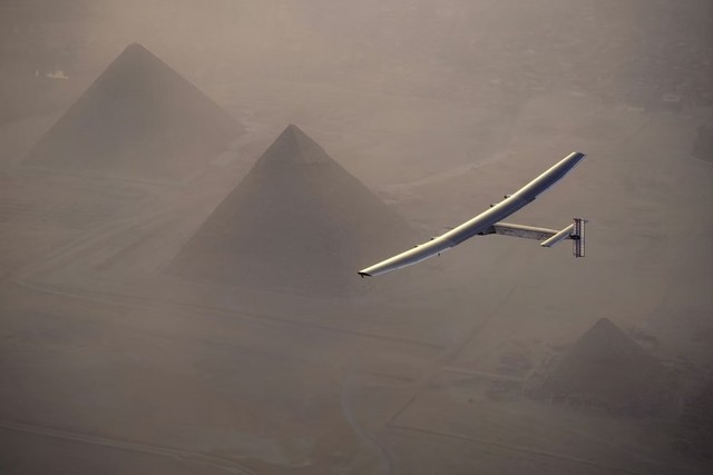 Hành trình của máy bay năng lượng mặt trời vòng quanh thế giới không tốn 1 giọt nhiên liệu - Ảnh 24.