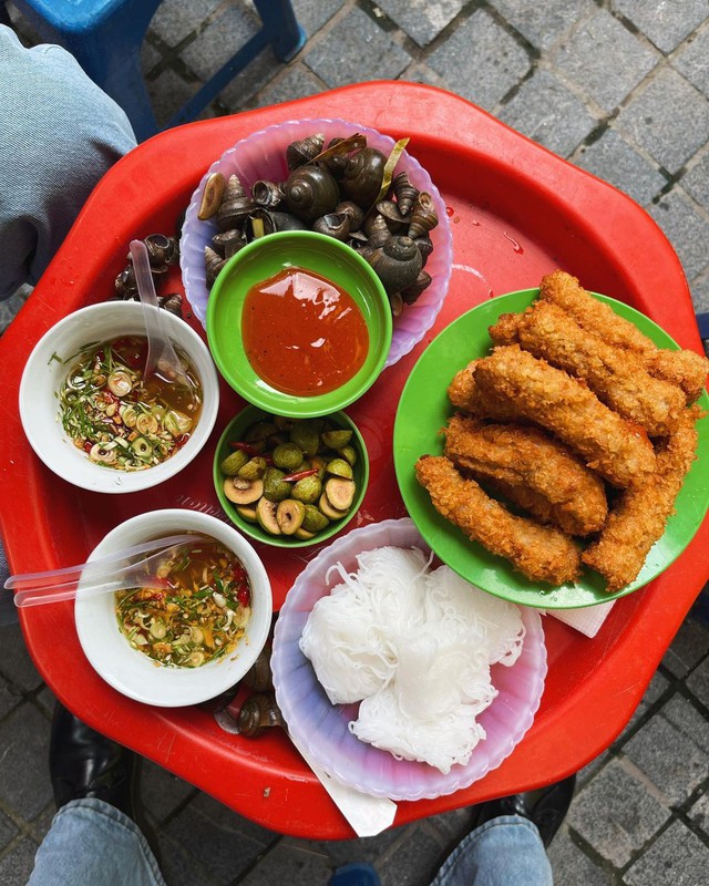 Delicious, long-standing snail shops in Hanoi for a cool autumn afternoon, suitable for gathering friends - Photo 8.