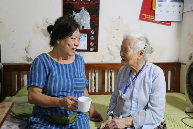  Nữ phu rác 67 tuổi ở Hà Nội: Ngày nào tôi nghỉ làm, mẹ tôi phải nhịn thuốc - Ảnh 2.