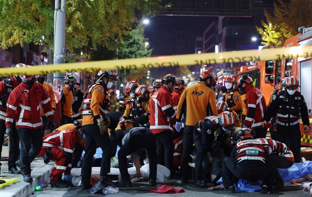 Thảm họa dẫm đạp trong lễ hội Halloween tại Seoul: Ít nhất 149 người chết - Ảnh 1.