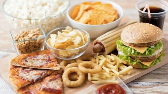 6 loại thực phẩm rất kỵ với bệnh tiểu đường, ăn vào khiến đường huyết lên xuống thất thường, người khoẻ mạnh cũng phải tỉnh táo khi ăn - Ảnh 4.