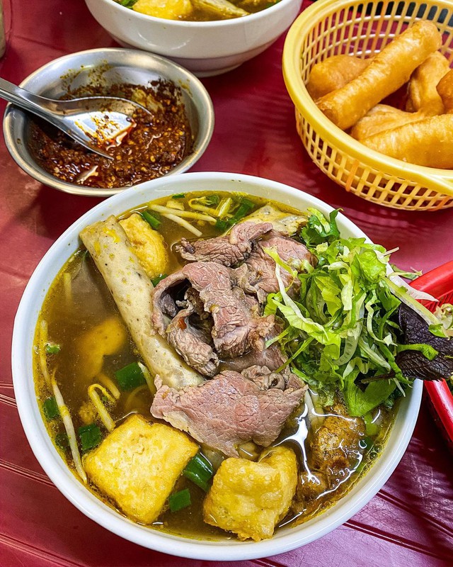 The famous old and delicious noodle shops in Hanoi - Photo 1.