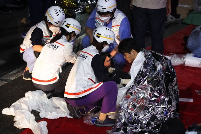 Lời kể người thoát chết sau thảm kịch giẫm đạp đêm Halloween giữa thủ đô Seoul làm 149 người thiệt mạng - Ảnh 4.