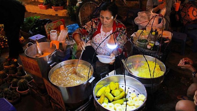 Take a look at the famous markets throughout Vietnam, everywhere crowded with foreign tourists - Photo 23.