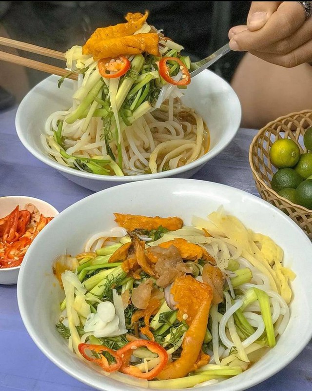 Wandering around Hanoi, enjoying 1001 specialty dishes from Vietnam's provinces - Photo 8.