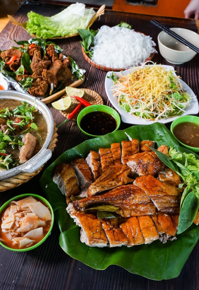 Lượn quanh Hà Nội, thưởng thức 1001 món ăn đặc sản từ các tỉnh thành Việt Nam - Ảnh 7.