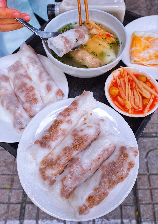 Wandering around Hanoi, enjoying 1001 specialty dishes from Vietnam's provinces and cities - Photo 4.