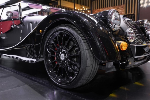 Bộ đôi xe cổ Anh Quốc Morgan xuất hiện tại Triển lãm ô tô Việt Nam 2022 - Ảnh 9.