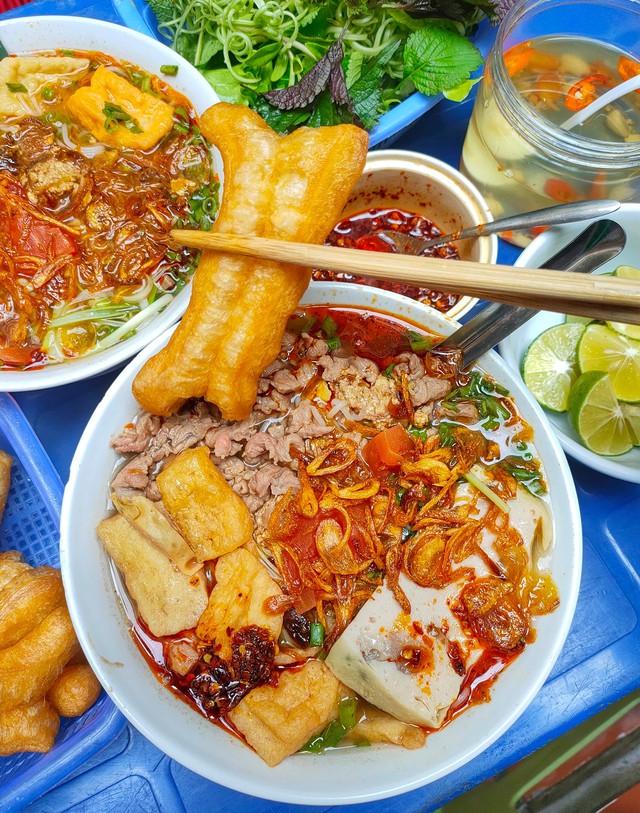 The famous old and delicious noodle shops in Hanoi - Photo 10.