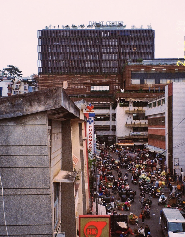 Take a look at the famous markets throughout Vietnam, everywhere crowded with foreign tourists - Photo 22.