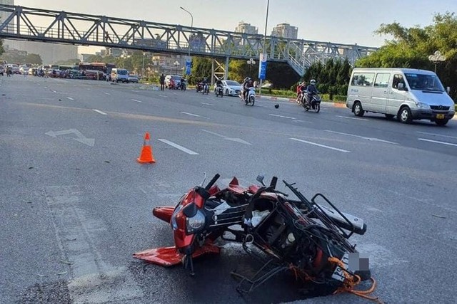  Hà Nội: Siêu xe Ferrari va chạm xe máy, một người tử vong - Ảnh 2.