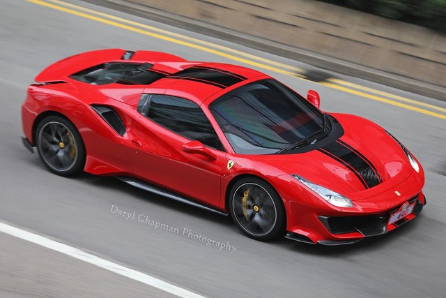 Ferrari 488 va chạm với xe máy sáng nay mạnh cỡ nào? Giá bao nhiêu? - Ảnh 1.