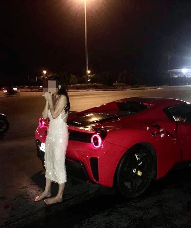 Cảnh sát thông tin về cô gái ở hiện trường vụ siêu xe Ferrari va chạm xe máy - Ảnh 2.