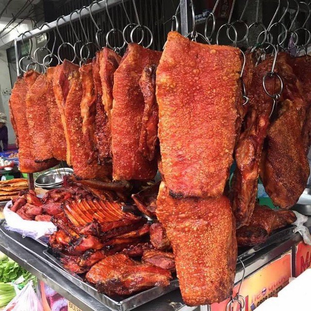 Crispy roasted pork skin sells for half a million / kg, customers are lined up because they love the owner's "knife" - Photo 7.