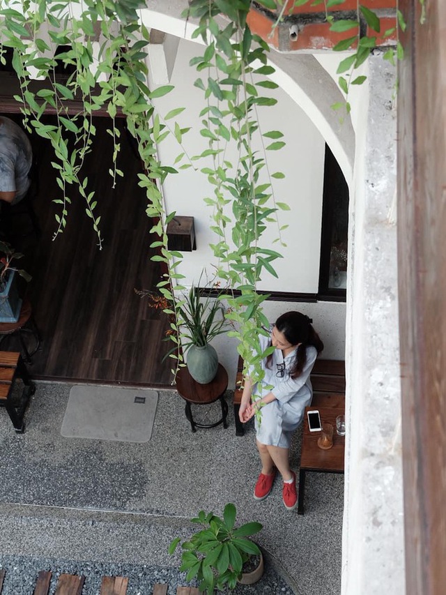 Embrace autumn in your lap at love cafes in Hanoi - Photo 23.