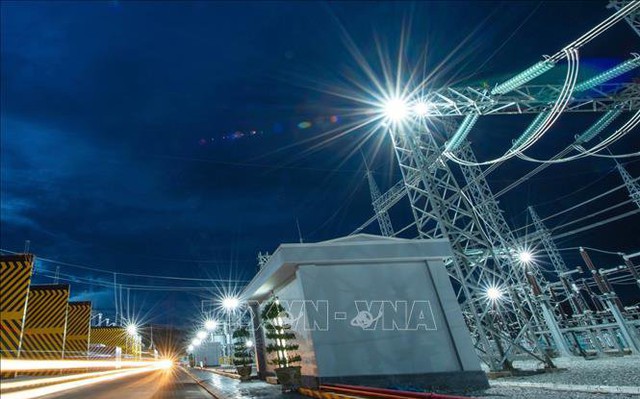 Trạm biến áp và đường dây 220/500kV kết hợp điện mặt trời Trung Nam Thuận Nam. Ảnh: Công Thử/TTXVN