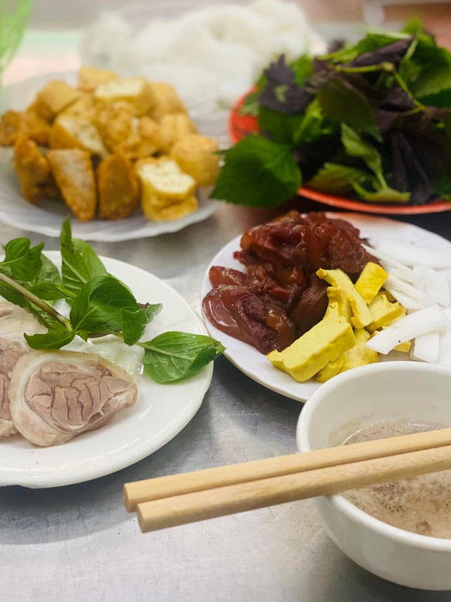 The old vermicelli with shrimp paste and shrimp paste are located in the heart of Hanoi's old town - Photo 7.
