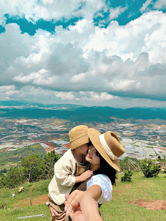 Feel the dreamy Dalat through photos of small families - Photo 8.