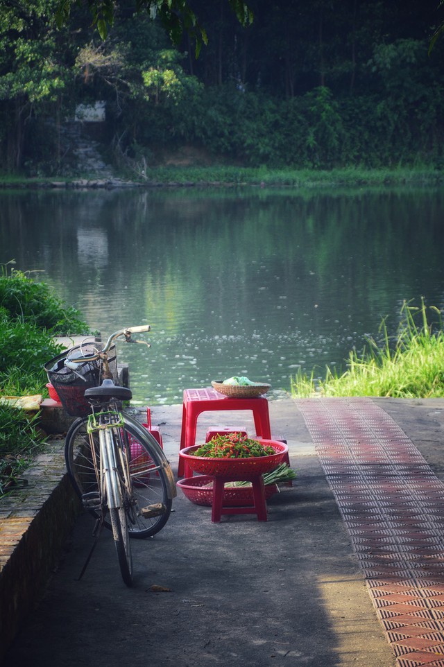 Lost in the old space with time-stained villages stretching across Vietnam - Photo 24.