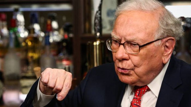 “Thần chứng khoán Warren Buffett cũng từng điêu đứng vì cắt lỗ quá muộn và bài học cho các nhà đầu tư không có trên trường lớp - Ảnh 2.