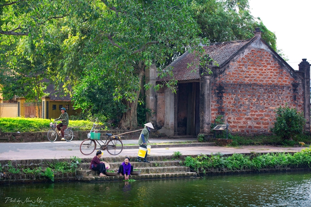 Lost in the old space with time-stained villages stretching across Vietnam - Photo 8.