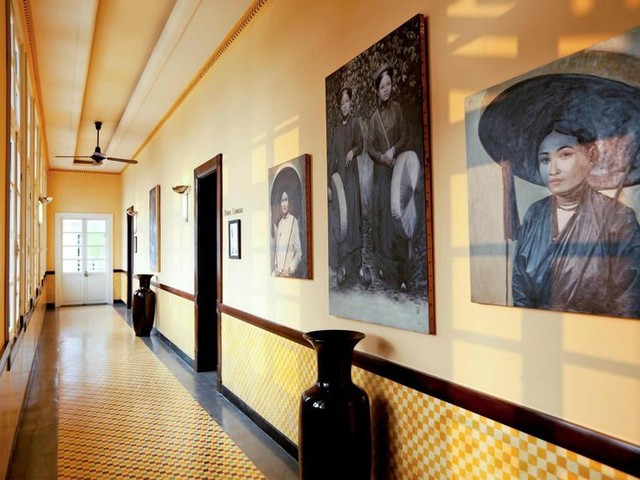 What's in the 90-year-old hotel in Hue that is among the top hotels in Southeast Asia by American newspapers?  - Photo 4.