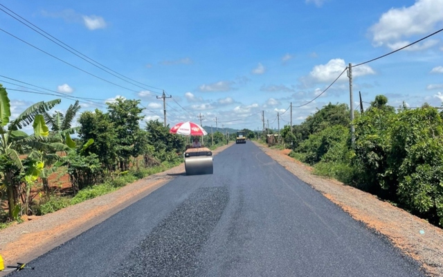 Dự án đường liên huyện Chư Sê- Chư Pưh- Chư Prông đang bước vào giai đoạn hoàn thành.