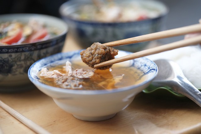 How is the noodle shop in Hanoi that was introduced by chef Anthony Bourdain on CNN TV now?  - Photo 18.