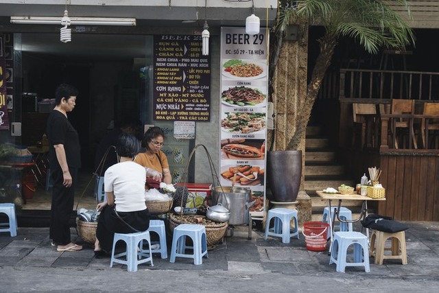 How is the noodle shop in Hanoi that was introduced by chef Anthony Bourdain on CNN TV now?  - Photo 3.