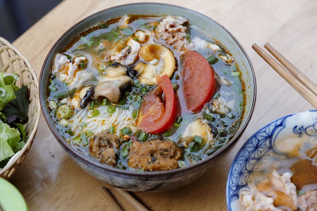 How is the noodle shop in Hanoi that was introduced by chef Anthony Bourdain on CNN TV now?  - Photo 13.