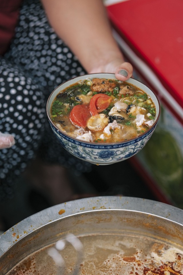 How is the noodle shop in Hanoi that was introduced by chef Anthony Bourdain on CNN TV now?  - Photo 11.