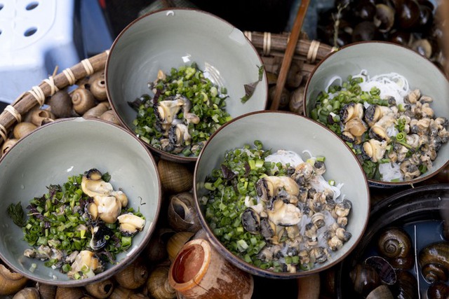 How is the noodle shop in Hanoi that was introduced by chef Anthony Bourdain on CNN TV now?  - Picture 10.