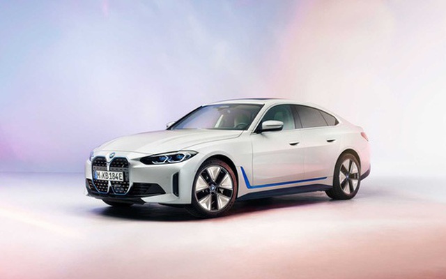BMW tiết lộ chiếc xe điện chống đạn đầu tiên ra mắt