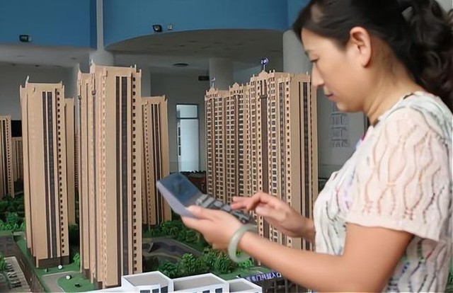 Thị trường nhà đất Trung Quốc ảm đạm: giá một căn hộ 46 m2 chỉ bằng 2 chiếc Iphone 14! - Ảnh 2.