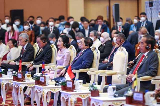 Hình ảnh Lễ khai mạc Hội nghị Cấp cao ASEAN 40, 41 - Ảnh 6.