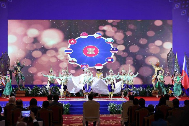 Hình ảnh Lễ khai mạc Hội nghị Cấp cao ASEAN 40, 41 - Ảnh 3.