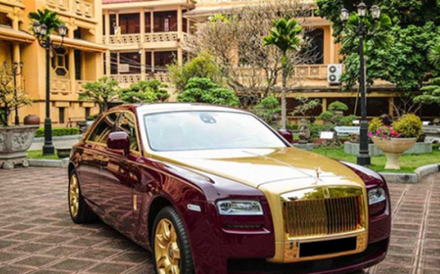Chiếc Rolls-Royce Ghost mạ vàng. Ảnh: Minh Pháp.