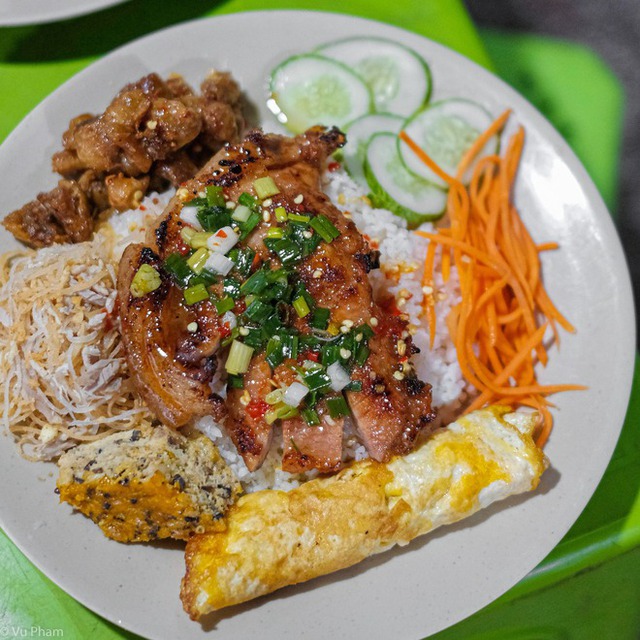 You don't have to go far, just walking around Ho Chi Minh City can "eat" famous dishes in 3 regions - Photo 3.